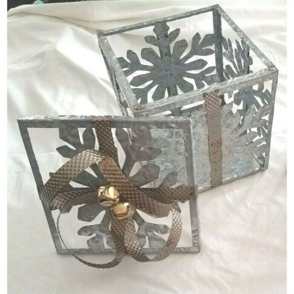 Large Metal Christmas Snowflake Gift Box Present Big Bow & Jingle Bells - Picture 5 of 7